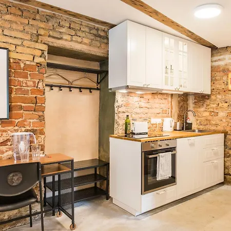 Neat Little With Free Parking Apartment