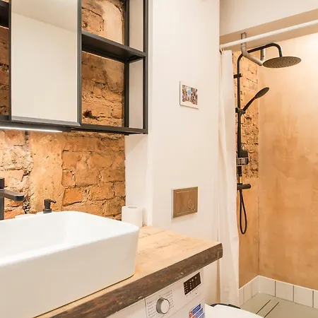 Appartement Neat Little With Free Parking